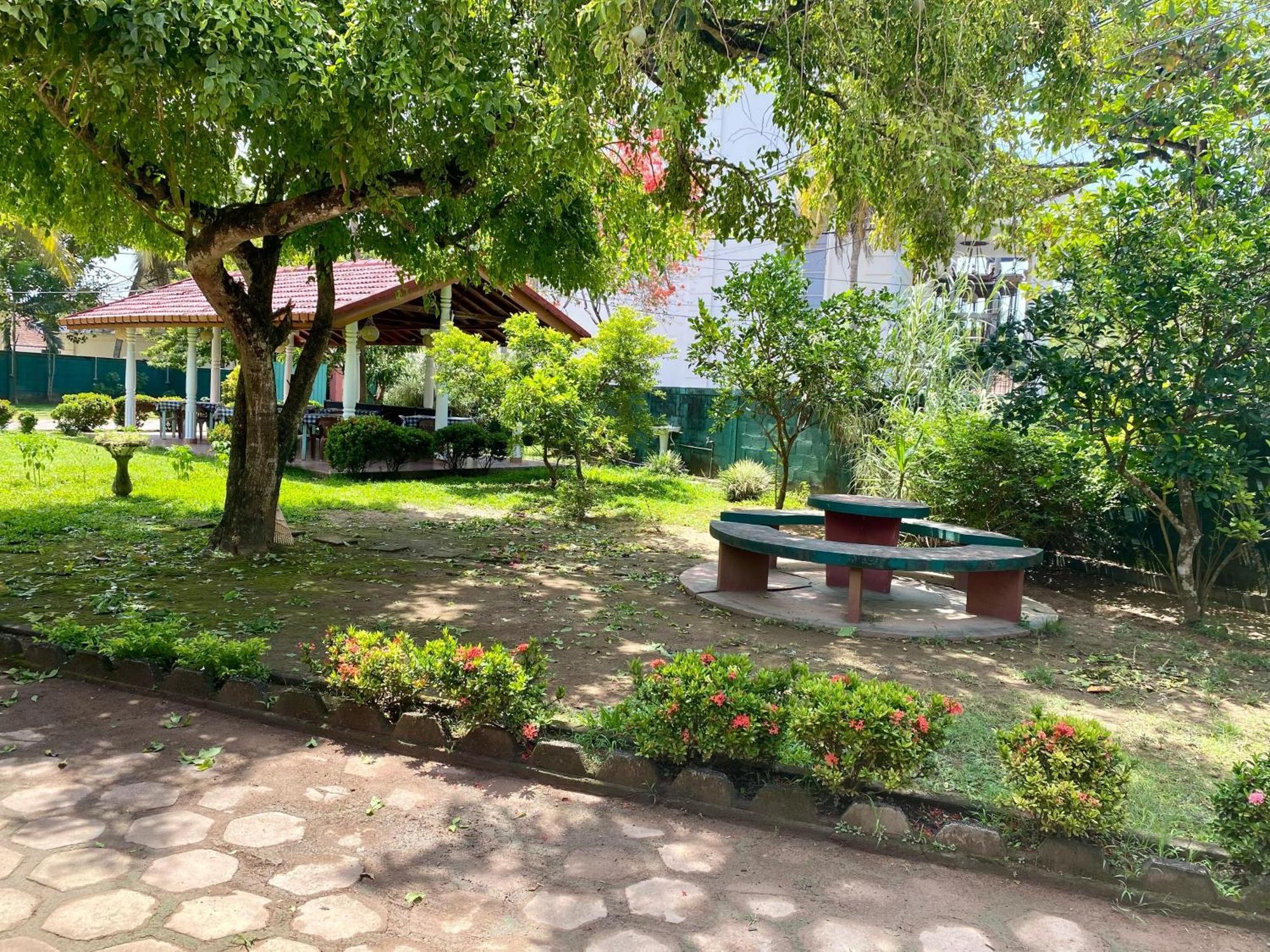 Hotel Tk Green Garden Matara Exterior foto